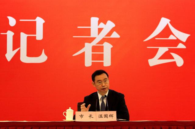 廣州市長(zhǎng)溫國(guó)輝:今年謀劃好152條黑臭河涌整治