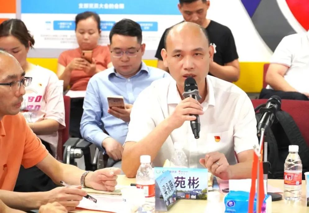 廣東省環(huán)境保護產(chǎn)業(yè)協(xié)會黨支部書記李苑彬同志發(fā)表講話